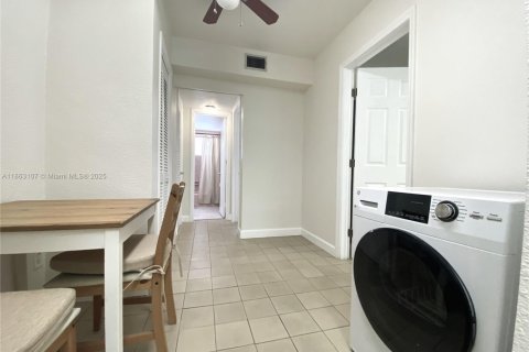Condo in Miami Beach, Florida, 1 bedroom  № 1977599 - photo 6