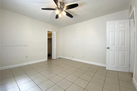 Condo in Miami Beach, Florida, 1 bedroom  № 1977599 - photo 13