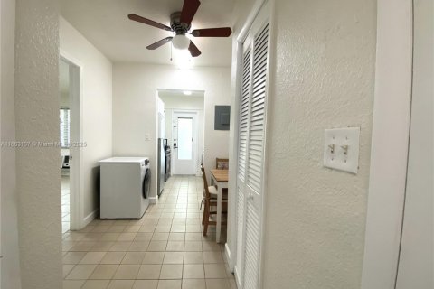 Condo in Miami Beach, Florida, 1 bedroom  № 1977599 - photo 8
