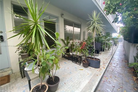 Condo in Miami Beach, Florida, 1 bedroom  № 1977599 - photo 18