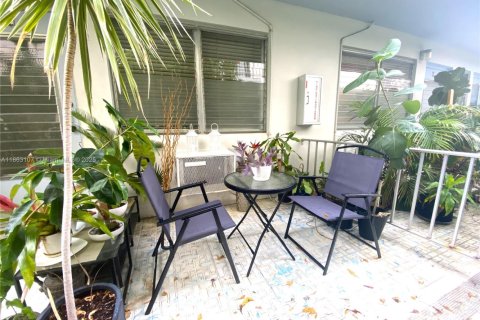 Condo in Miami Beach, Florida, 1 bedroom  № 1977599 - photo 16