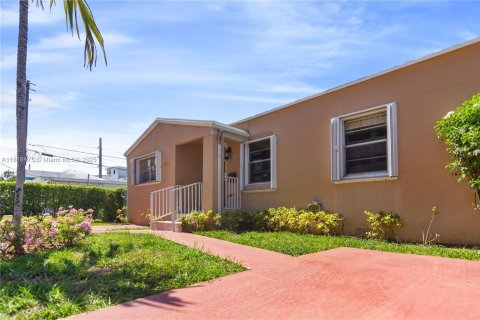 House in Miami, Florida 3 bedrooms, 117.34 sq.m. № 1779491 - photo 2