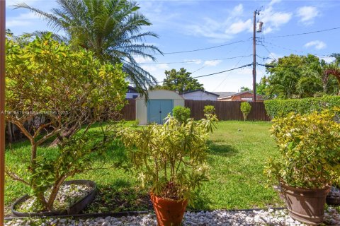 House in Miami, Florida 3 bedrooms, 117.34 sq.m. № 1779491 - photo 15