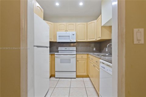 House in Miami, Florida 3 bedrooms, 117.34 sq.m. № 1779491 - photo 5