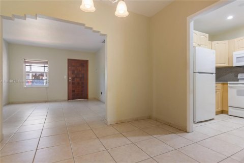 House in Miami, Florida 3 bedrooms, 117.34 sq.m. № 1779491 - photo 4