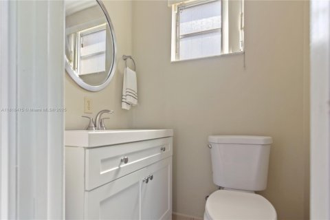 House in Miami, Florida 3 bedrooms, 117.34 sq.m. № 1779491 - photo 13