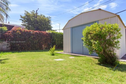 House in Miami, Florida 3 bedrooms, 117.34 sq.m. № 1779491 - photo 16