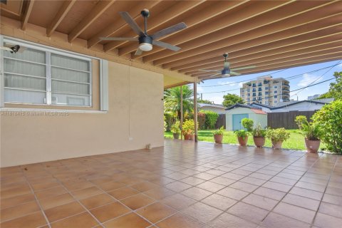 House in Miami, Florida 3 bedrooms, 117.34 sq.m. № 1779491 - photo 14