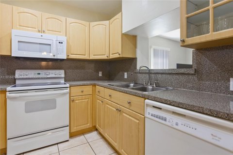 House in Miami, Florida 3 bedrooms, 117.34 sq.m. № 1779491 - photo 6