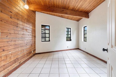 House in Lauderhill, Florida 3 bedrooms, 167.04 sq.m. № 2393143 - photo 13
