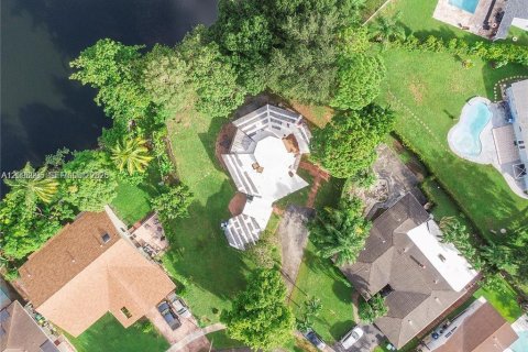 House in Lauderhill, Florida 3 bedrooms, 167.04 sq.m. № 2393143 - photo 30