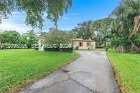 House in Lauderhill, Florida 3 bedrooms, 167.04 sq.m. № 2393143