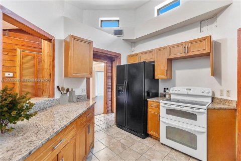 House in Lauderhill, Florida 3 bedrooms, 167.04 sq.m. № 2393143 - photo 12