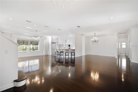 House in Saint Petersburg, Florida 5 bedrooms, 288.93 sq.m. № 1718628 - photo 20