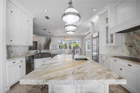 House in Saint Petersburg, Florida 5 bedrooms, 288.93 sq.m. № 1718628 - photo 28