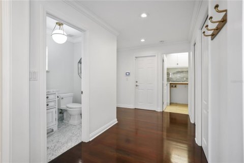 House in Saint Petersburg, Florida 5 bedrooms, 288.93 sq.m. № 1718628 - photo 17