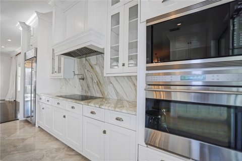 House in Saint Petersburg, Florida 5 bedrooms, 288.93 sq.m. № 1718628 - photo 29