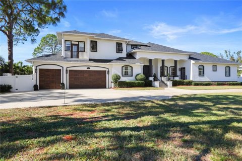 House in Saint Petersburg, Florida 5 bedrooms, 288.93 sq.m. № 1718628 - photo 4