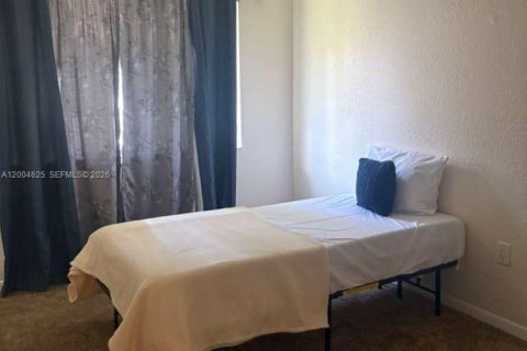 Condo in Clearwater, Florida, 2 bedrooms  № 2069534 - photo 2