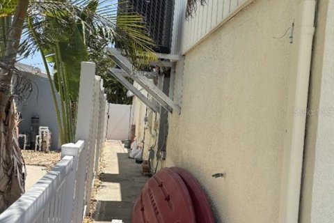 Casa en venta en Madeira Beach, Florida, 4 dormitorios, 215.81 m2 № 1894853 - foto 10