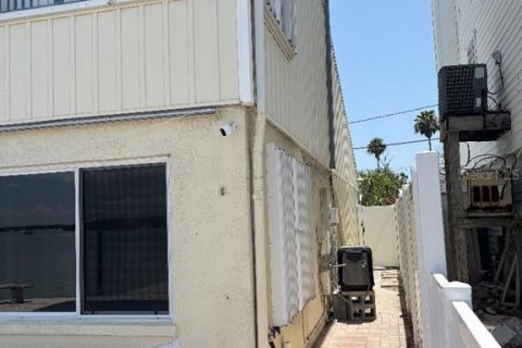 Casa en venta en Madeira Beach, Florida, 4 dormitorios, 215.81 m2 № 1894853 - foto 11