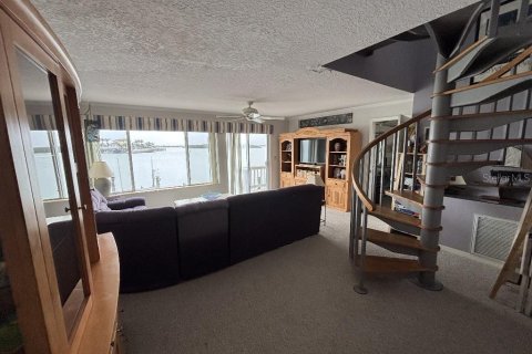 Casa en venta en Madeira Beach, Florida, 4 dormitorios, 215.81 m2 № 1894853 - foto 7