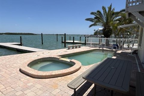 Casa en venta en Madeira Beach, Florida, 4 dormitorios, 215.81 m2 № 1894853 - foto 15