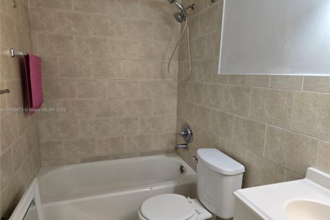 Copropriété à vendre à Hialeah, Floride: 2 chambres № 2018761 - photo 12