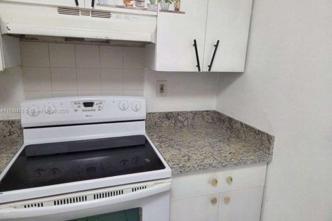 Copropriété à vendre à Hialeah, Floride: 2 chambres № 2018761 - photo 6