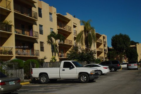 Copropriété à vendre à Hialeah, Floride: 2 chambres № 2018761 - photo 21