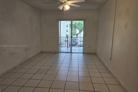 Copropriété à vendre à Hialeah, Floride: 2 chambres № 2018761 - photo 2