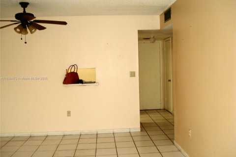 Copropriété à vendre à Hialeah, Floride: 2 chambres № 2018761 - photo 4