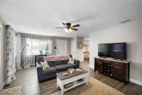 Купить виллу или дом в Клируотер, Флорида 9 комнат, 169.45м2, № 1630744 - фото 10