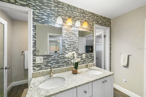 Купить виллу или дом в Клируотер, Флорида 9 комнат, 169.45м2, № 1630744 - фото 22