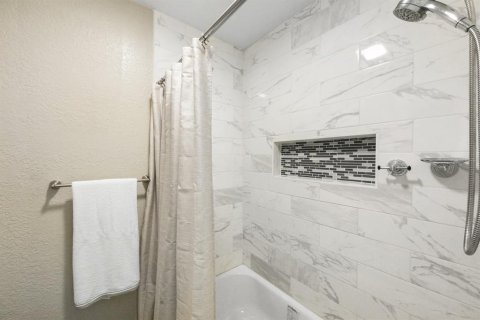 Купить виллу или дом в Клируотер, Флорида 9 комнат, 169.45м2, № 1630744 - фото 23