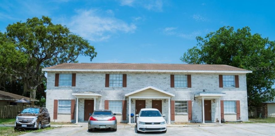 Casa en Auburndale, Florida 8 dormitorios, 404.31 m2 № 1871000