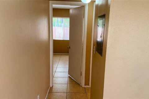 Commercial property in Sarasota, Florida 2 bedrooms, 70.33 sq.m. № 2396847 - photo 13
