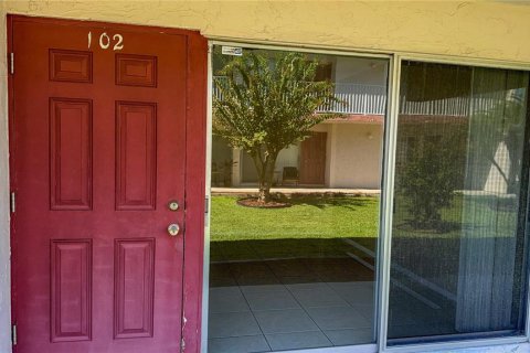 Commercial property in Sarasota, Florida 2 bedrooms, 70.33 sq.m. № 2396847 - photo 4