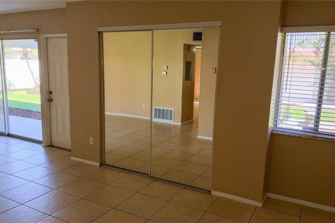 Commercial property in Sarasota, Florida 2 bedrooms, 70.33 sq.m. № 2396847 - photo 12