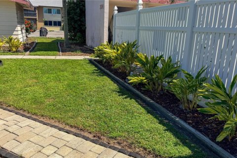 Commercial property in Sarasota, Florida 2 bedrooms, 70.33 sq.m. № 2396847 - photo 3