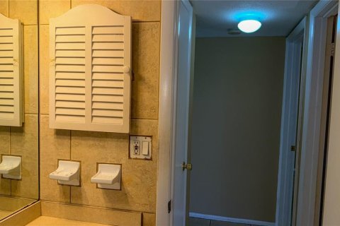 Commercial property in Sarasota, Florida 2 bedrooms, 70.33 sq.m. № 2396847 - photo 20