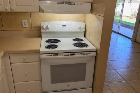 Commercial property in Sarasota, Florida 2 bedrooms, 70.33 sq.m. № 2396847 - photo 11