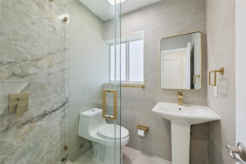 House in Hollywood, Florida 4 bedrooms, 140.75 sq.m. № 1956874 - photo 26