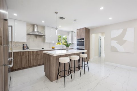 House in Hollywood, Florida 4 bedrooms, 140.75 sq.m. № 1956874 - photo 7