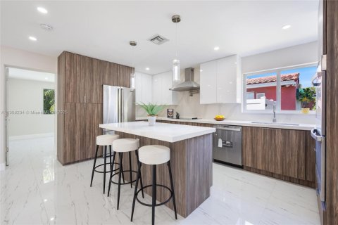 House in Hollywood, Florida 4 bedrooms, 140.75 sq.m. № 1956874 - photo 6