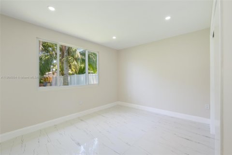 House in Hollywood, Florida 4 bedrooms, 140.75 sq.m. № 1956874 - photo 21