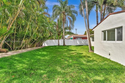 House in Hollywood, Florida 4 bedrooms, 140.75 sq.m. № 1956874 - photo 30