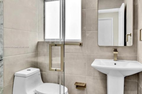 House in Hollywood, Florida 4 bedrooms, 140.75 sq.m. № 1956874 - photo 27