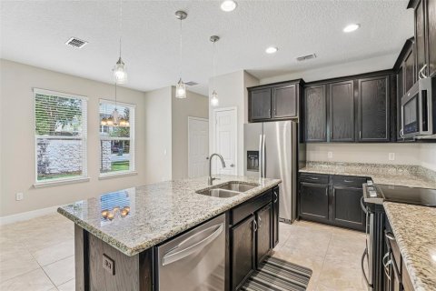 Townhouse in Oviedo, Florida 3 bedrooms, 136.75 sq.m. № 2108017 - photo 4