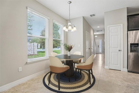 Townhouse in Oviedo, Florida 3 bedrooms, 136.75 sq.m. № 2108017 - photo 2